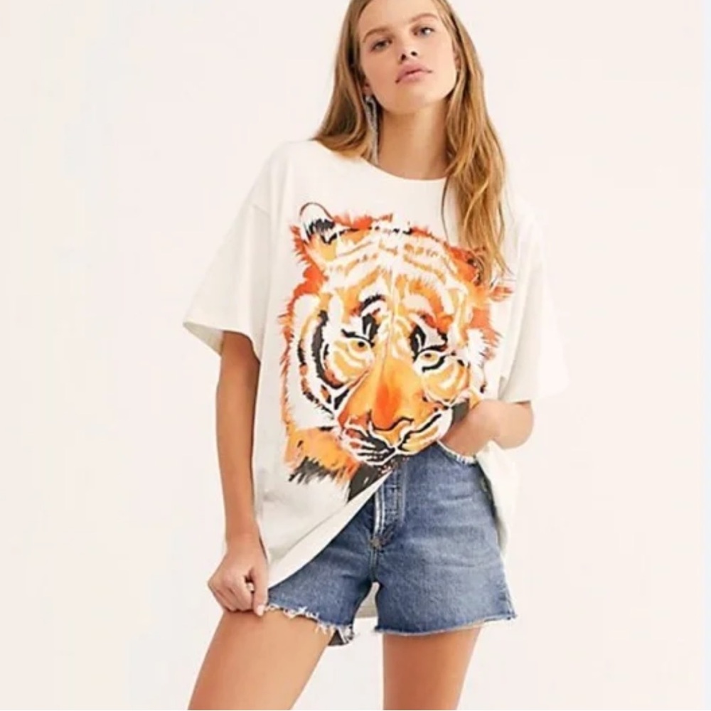 Wrangler White and Orange Tiger Graphic Tee